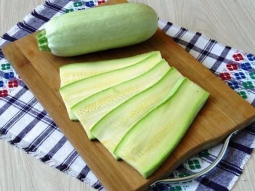 Кабачковые рулетики.  Ингредиенты: 04