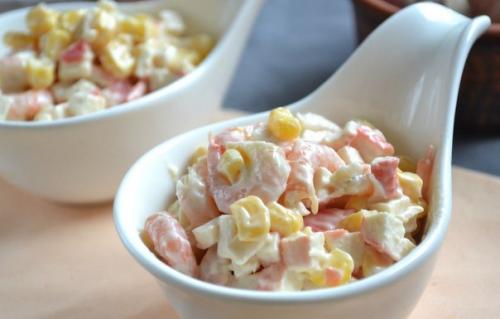 Салат с креветками и крабовыми палочками?