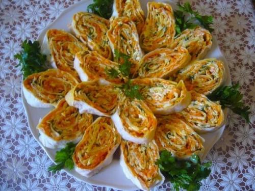 Лаваш с курицей и морковью.
