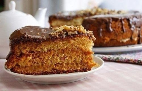 Медовый бисквит.  Очень вкусный нежный бисквит, в меру пахнет медом, тает во рту!