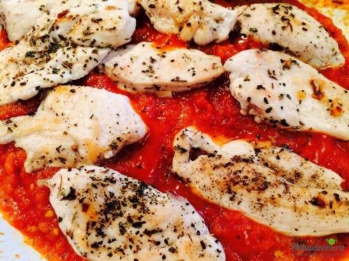 Спагетти с курицей в томатном соусе. 07