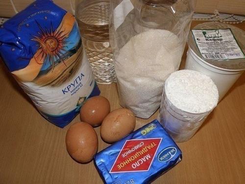 Манник.  Это очень простой и вкусный пирог, который фактически готовится из подручных продуктов. 01
