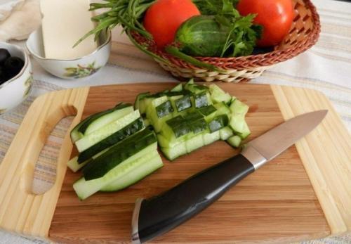 Салат с оливками, курицей и сыром. 02