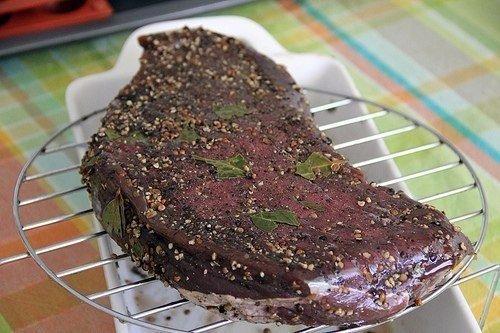 Я всегда думала, что завялить мясо дома, не имея погреба и/или специального оборудования невозможно. 05