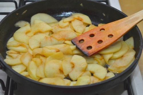 Немецкии?  яблочныи?  Панкеи?  К. 06