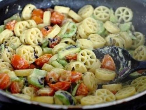 Паста с кабачком и помидорами. 04 Паста с кабачком и помидорами. 04