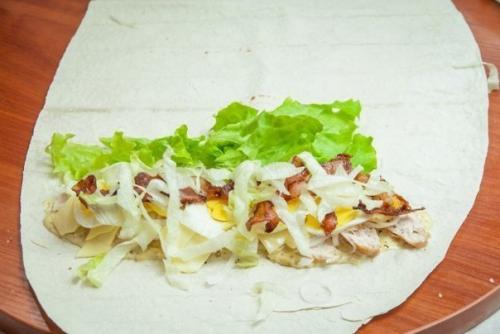 Лаваш с курицей, яйцом и салатом Айсберг. 08