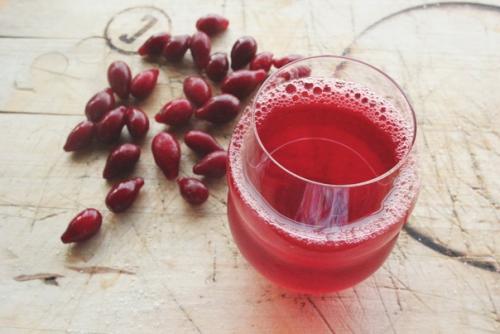 Компот из кизила с косточкой. Компот из кизила с косточкой.