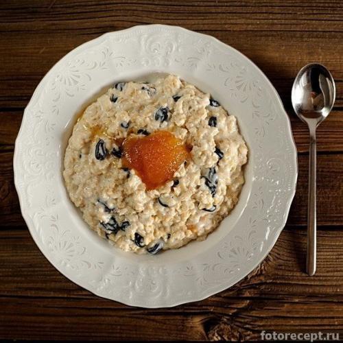 Овсяная каша.  Каша из овсяных хлопьев для здорового завтрака идеальна. 01