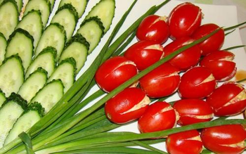 Закуска Тюльпаны.   * помидоры удлиненной формы, ровные ( Сливки, дамские пальчики) - 800 г (9 шт. ).