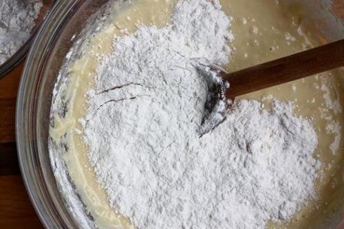 Пончики.  Ингредиенты:   Молоко - 1, 5 стакана. 02