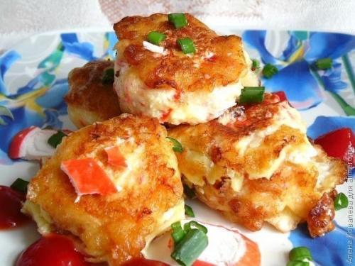 Котлетки из крабовых палочек в кляре.