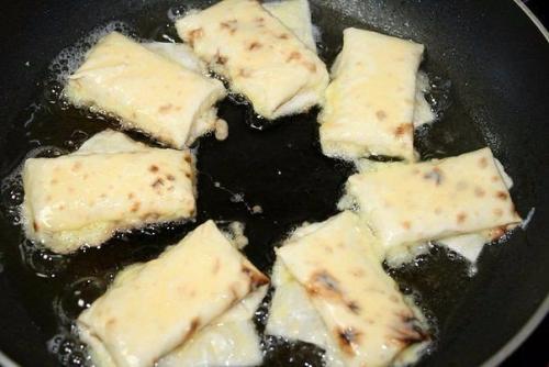 Лаваш, жареный с сыром. 03