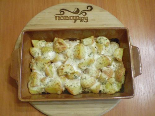 Картофель в духовке под чесночным соусом. Картошка под чесночным соусом в духовке.