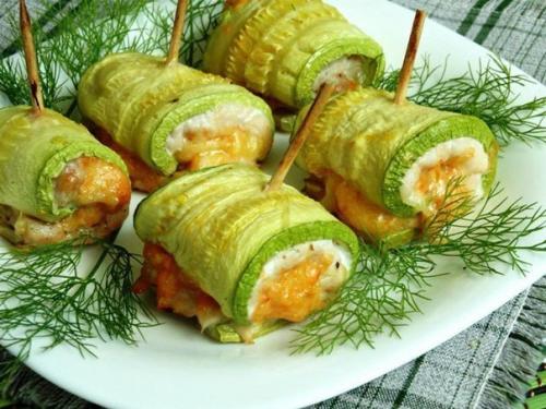 Кабачковые рулетики.

Ингредиенты: 

