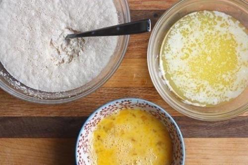 Пончики.  Ингредиенты:   Молоко - 1, 5 стакана. 01