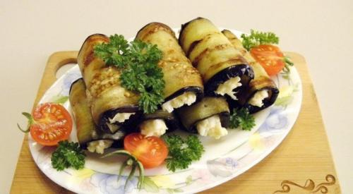 Рулетики из баклажанов с сыром и чесноком. Рулетики из баклажанов с сыром и чесноком.