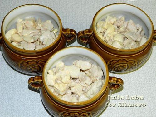 Маринованная куриная грудка в горшочках. 05