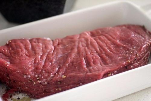 Я всегда думала, что завялить мясо дома, не имея погреба и/или специального оборудования невозможно. 03