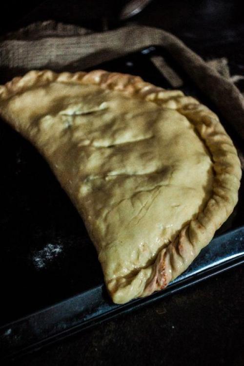 Закрытая пицца кальцоне. 04