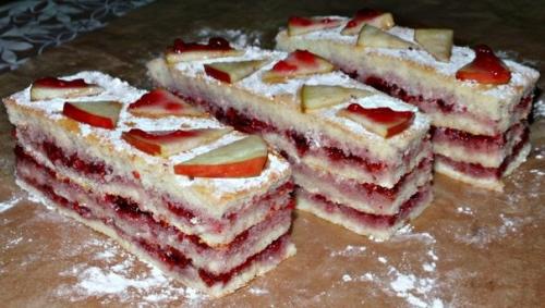 Пирожное Малиновоес белковым кремом. 02