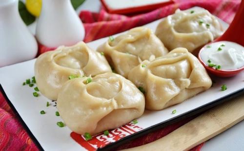 Манты. Ингредиенты: Свино - говяжий фарш - 500 г. Манты. Ингредиенты: Свино - говяжий фарш - 500 г.