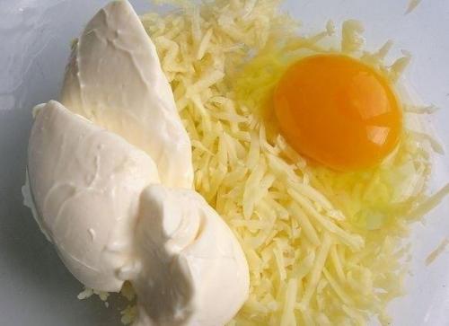 Запеканка из тертого картофеля с сыром и чесноком? 04