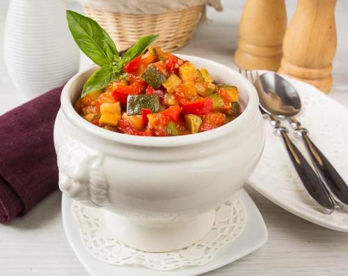 Кабачковая икра кусочками.