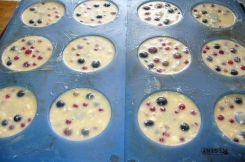 Маффины на кефире со смородиной Чудо - Ягодка. 04 Маффины на кефире со смородиной Чудо - Ягодка. 04