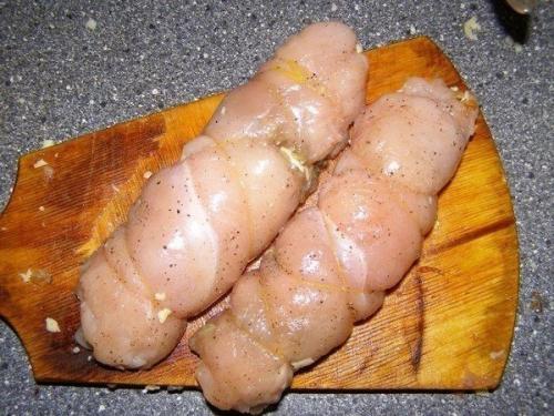 Куриные рулетики с грибами и сыром в сметанном соусе. 02