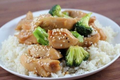 Ароматная курица в сметане с чесноком. Ароматная курица в сметане с чесноком.