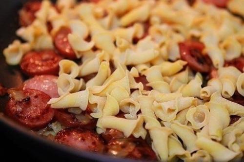 Паста с пряными колбасками. 02