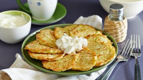 Кабачково - сырные оладьи.