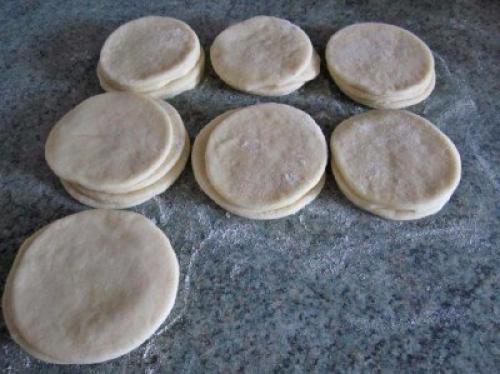 Кружевные Булочки с колбасой. 03