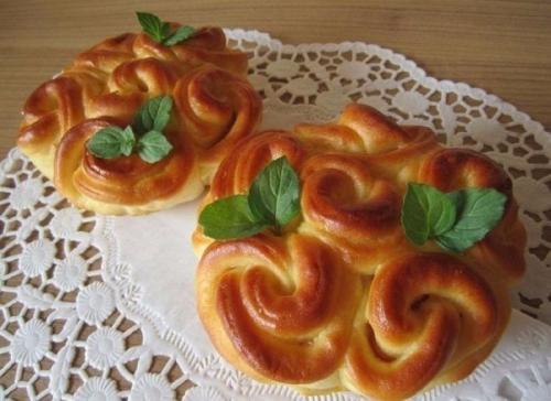 Кружевные Булочки с колбасой.