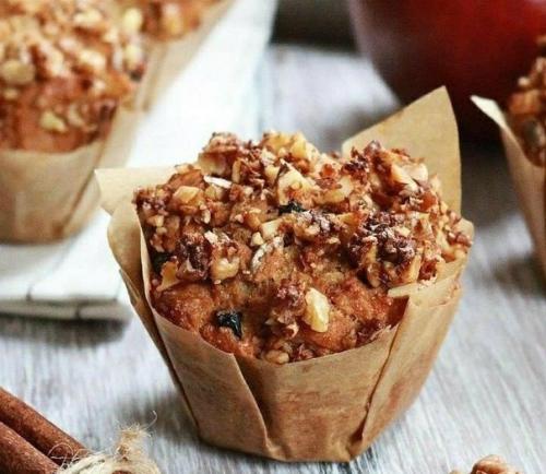 Яблочные кексы с грецким орехом и изюмом.