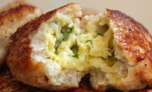 Обалденные котлеты с очень вкусной начинкой.