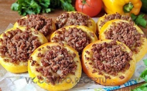 Ватрушки с мясом.