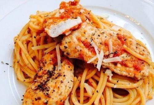 Спагетти с курицей в томатном соусе. 08