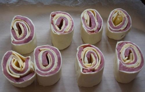 Запеченные рулетики с ветчиной и сыром. 05