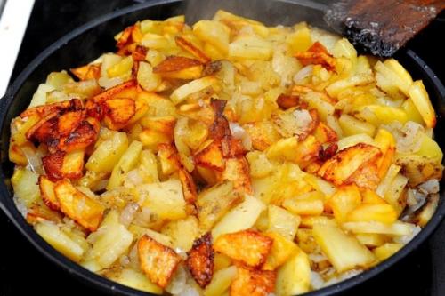 Мы жарим картошку правильно.