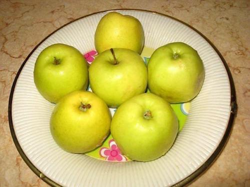 Шарлотка?   1. 5-6 средних яблок помыла. 01