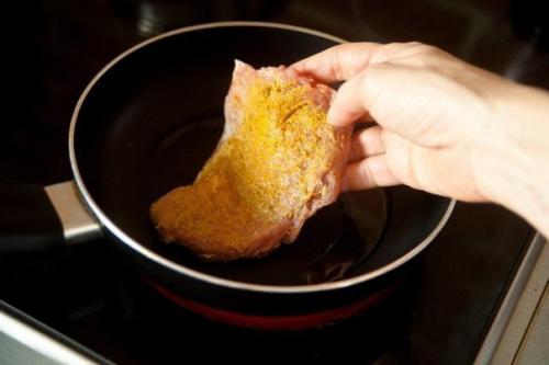 Свиные отбивные с яблоками. 05