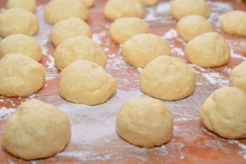 Пирожки с творогом и изюмом. 07