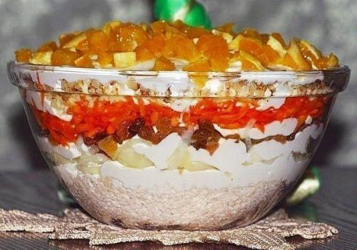 Ну, очень вкусный праздничный салат.  