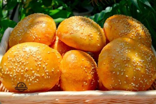 Пирожки с творогом и изюмом.