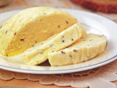 Сыйр (эстонский домашний сыр с тмином).