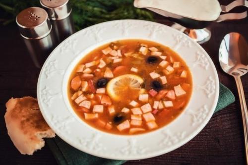 Солянка. Ингредиенты. 400 г мясо (свинина или говядина). Солянка. Ингредиенты. 400 г мясо (свинина или говядина).