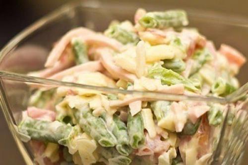 Салат с ветчиной и стручковой фасолью. Салат с ветчиной и стручковой фасолью.