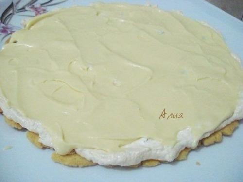 Торт Королевский.   Привлекло меня в этом тортике то, что два коржа (песочный и безе) выпекаются вместе! 05